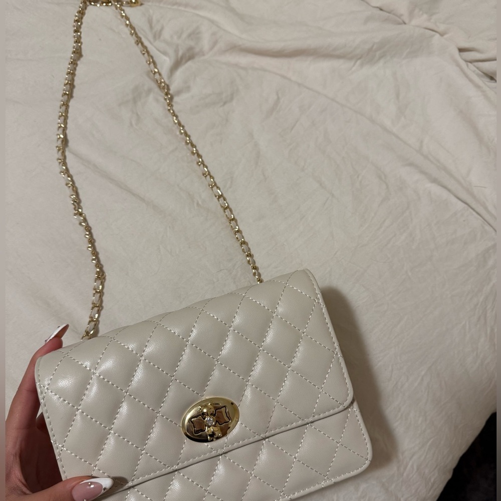 Elegant Pearl White Shoulder Bag